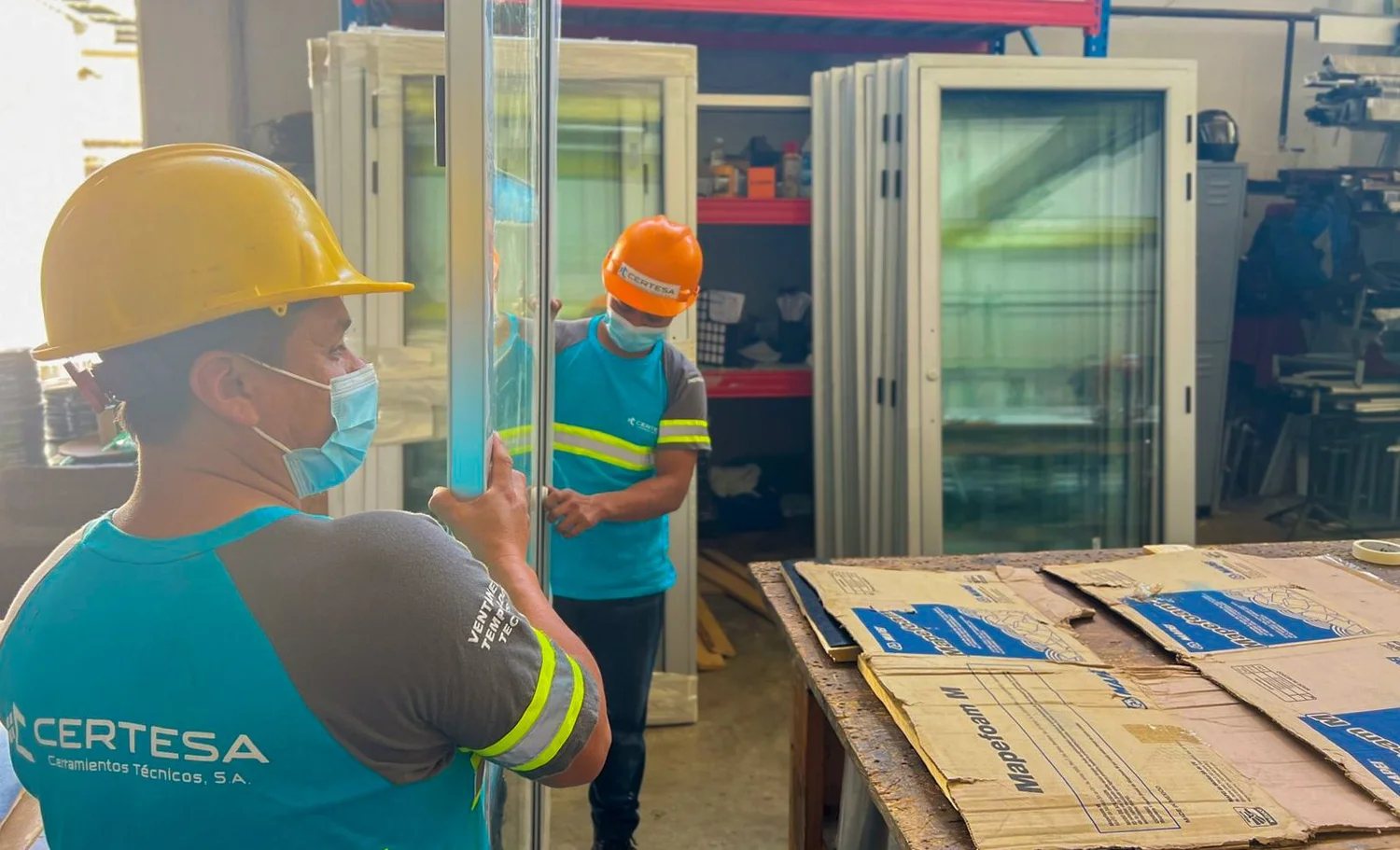 Equipo CERTESA en taller y obra